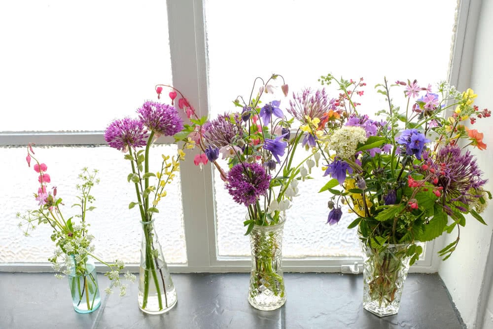 A container of our flowers goes a long way. Here's the sort of thing you could do...